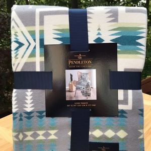 NWT Pendleton blanket